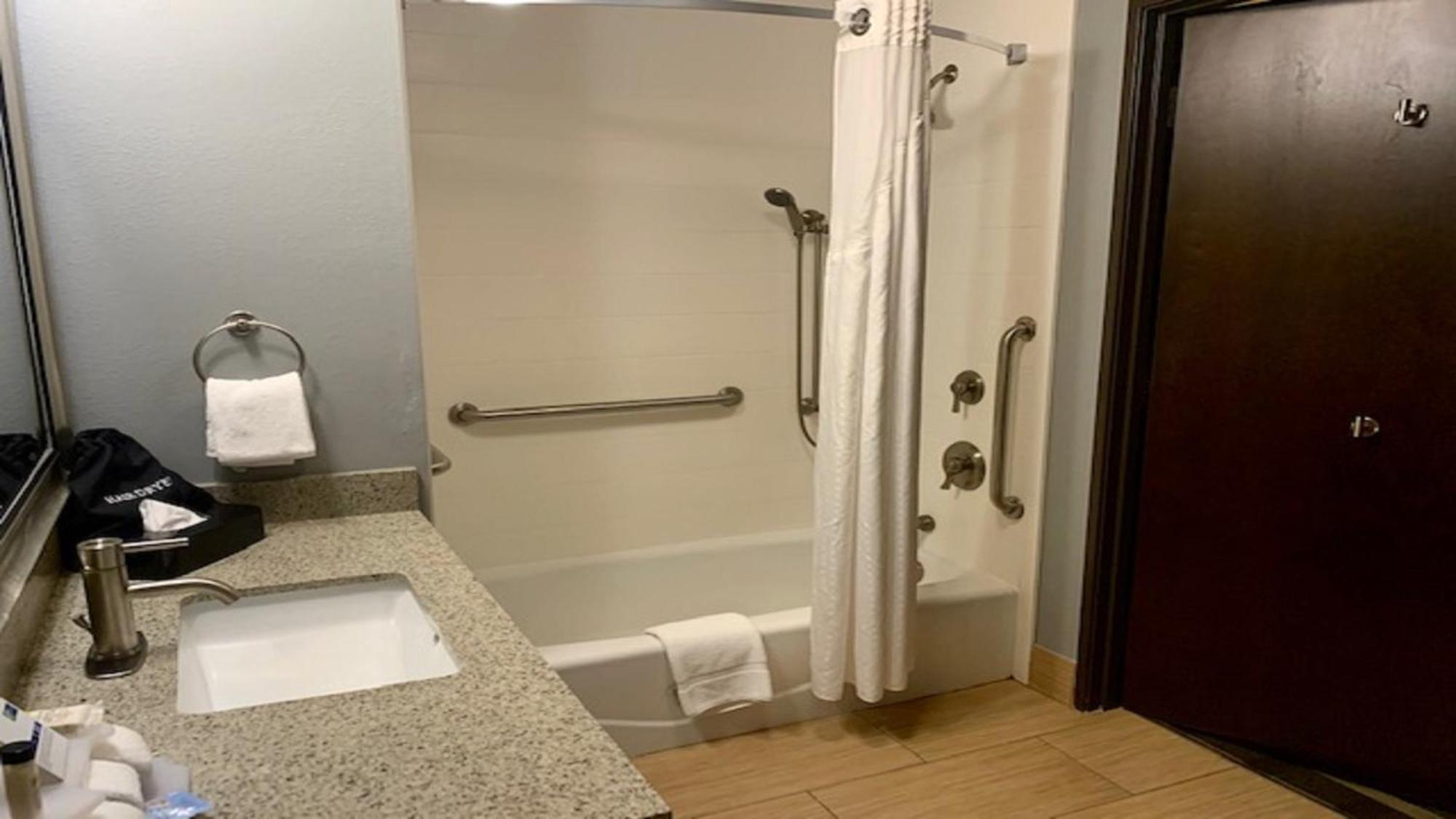 Holiday Inn Express & Suites Perry-National Fairground Area By Ihg Exterior foto