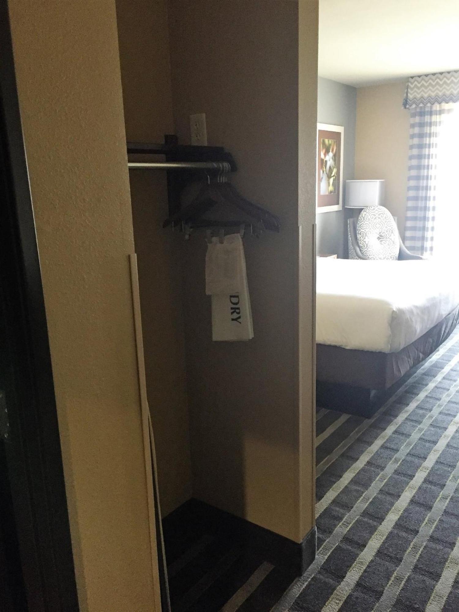 Holiday Inn Express & Suites Perry-National Fairground Area By Ihg Exterior foto
